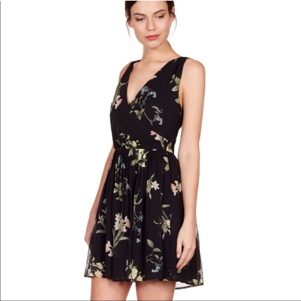 Joie Black Floral Braydon Mini Wrap-Like Dress Small 100% Silk - Picture 2 of 8